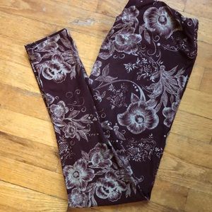Gorgeous LulaRoe leggings!